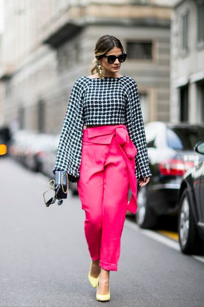 pink nadrág fekete-fehér kockás topp