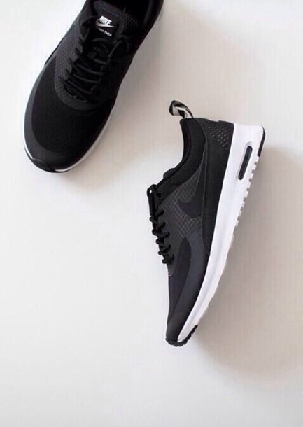 fekete nike air max thea
