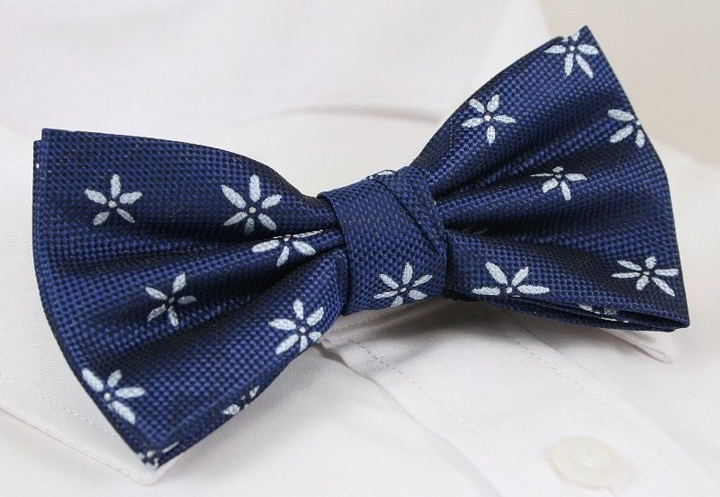 Sötét kék virág mintás csokornyakkendő