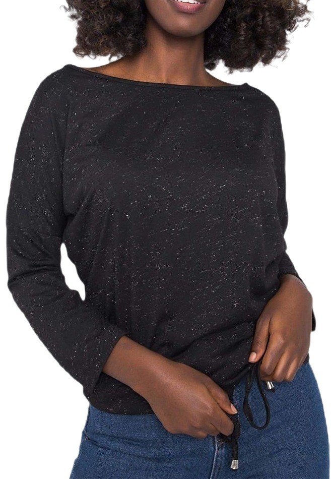 fekete póló kötéssel