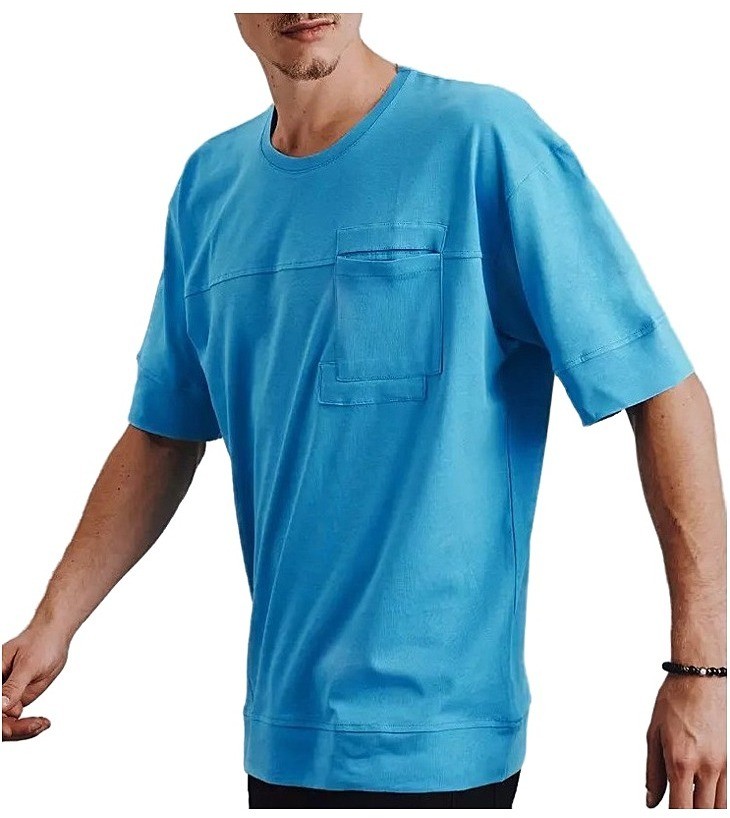 Kék póló zsebbel