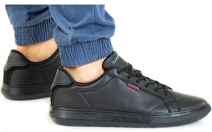 Tommy Hilfiger divatos férfi tornacipő
