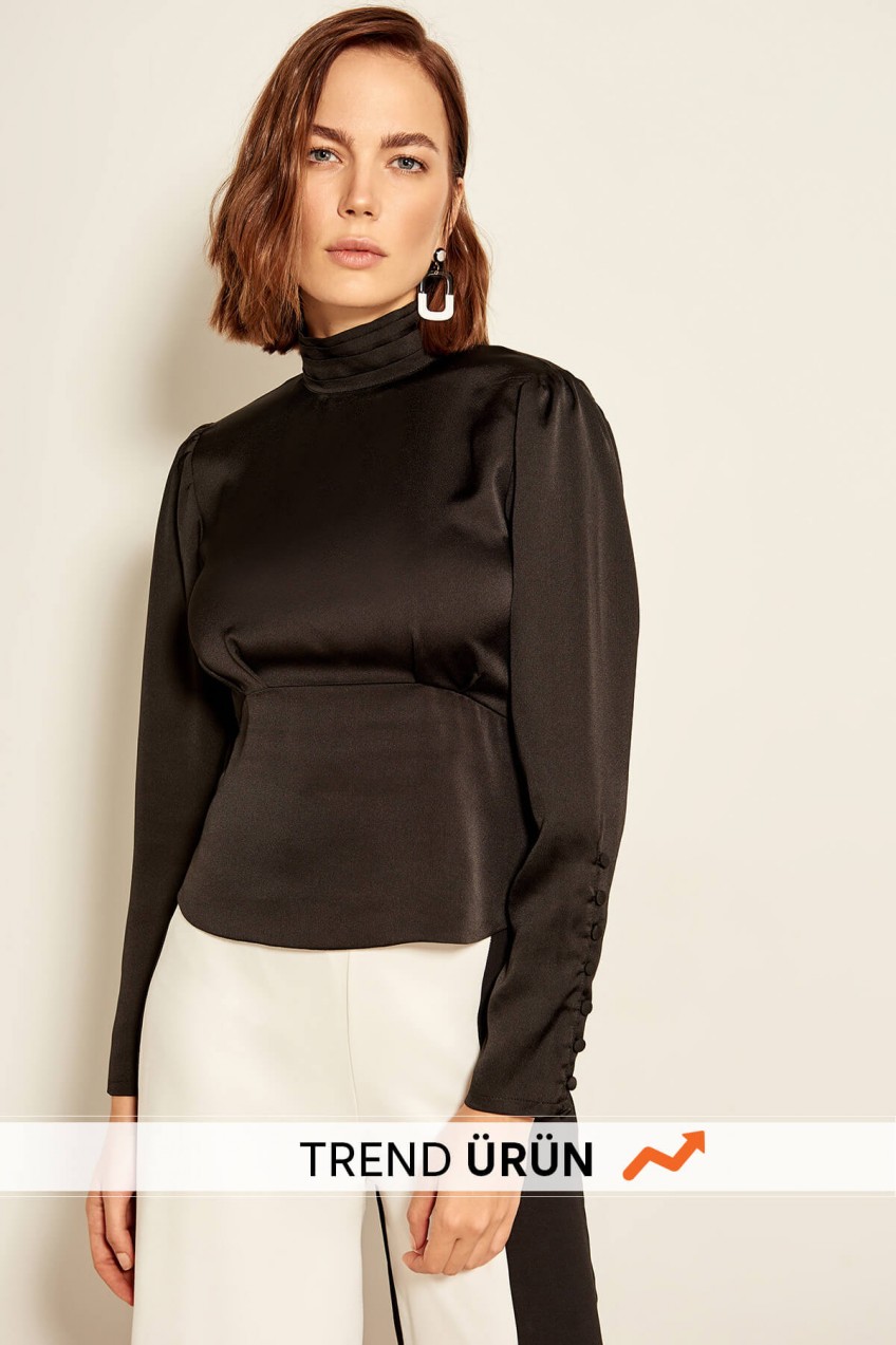 Trendyol Black Back Detailed Blouses