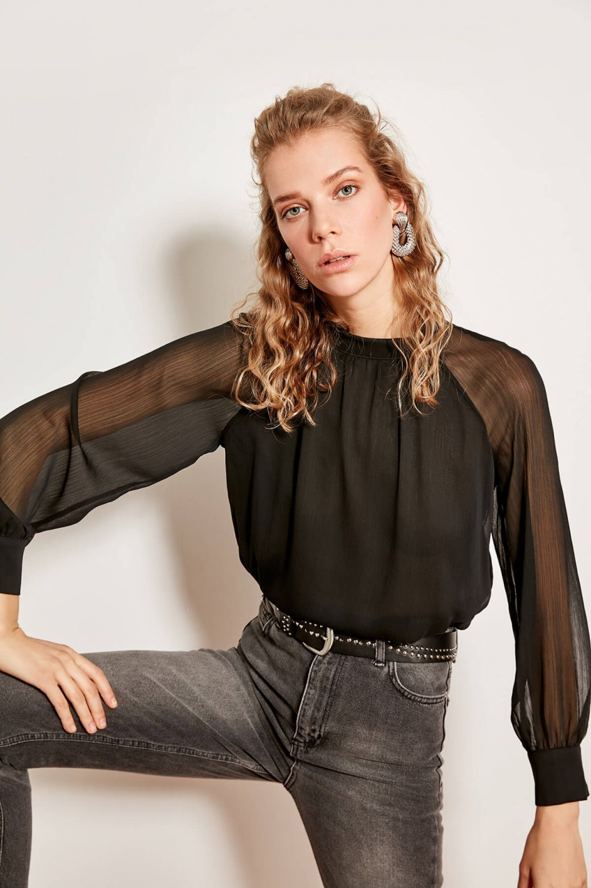 Trendyol Black Collar Detail Blouse