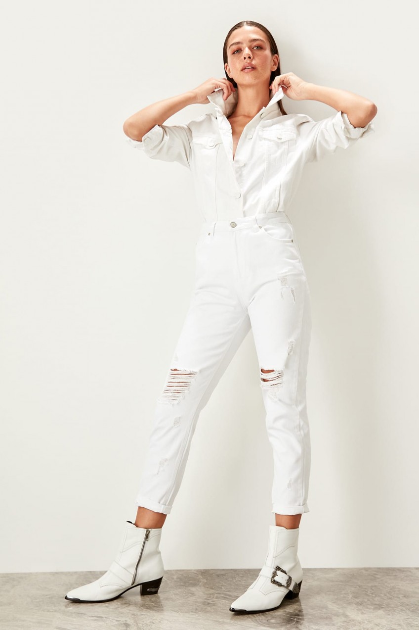 Trendyol White Ripped Detailed High Waist Mom Jeans