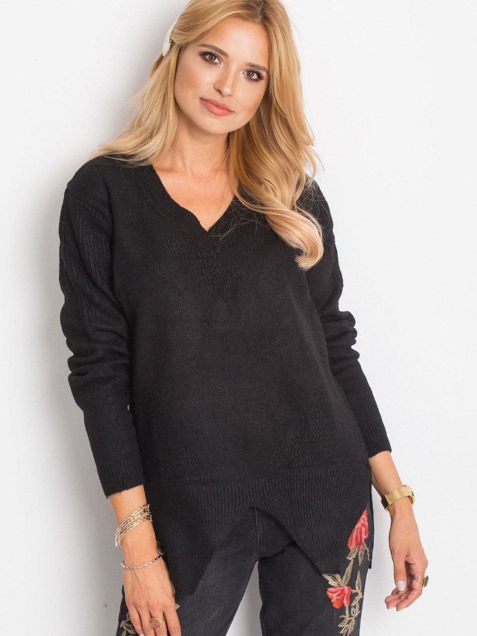 Black sweater with an asymmetrical finish from RUE PARIS