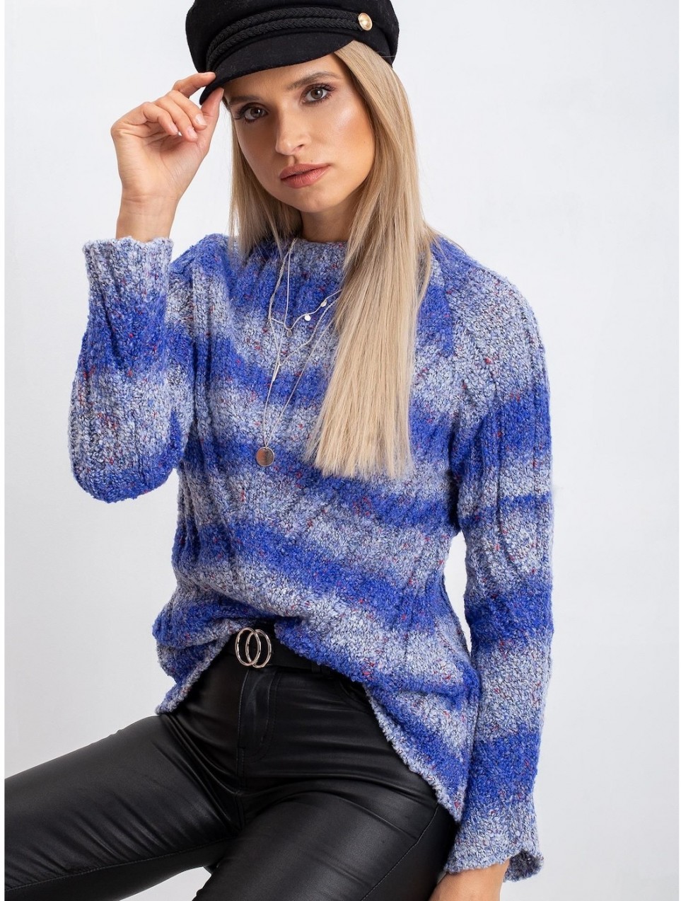 Blue sweater with a colored thread