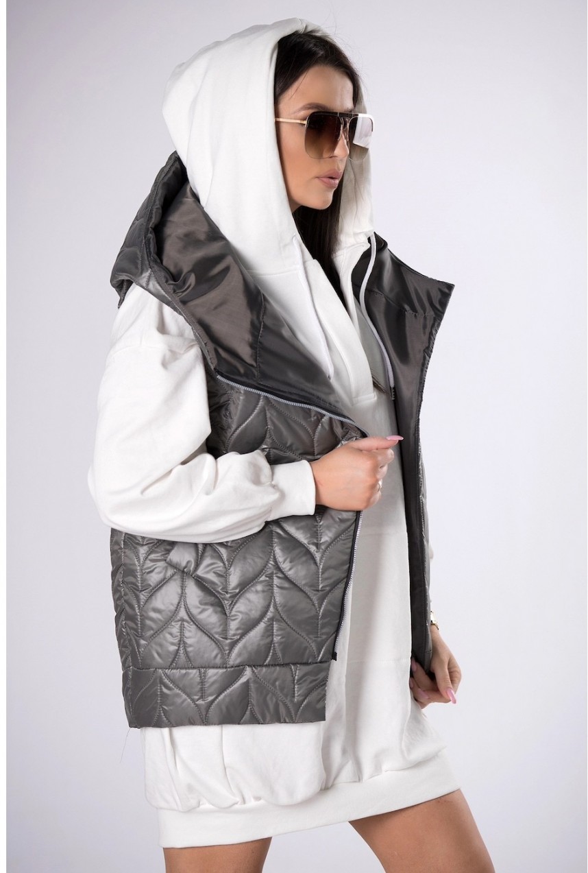 vest with asymmetrical fastening