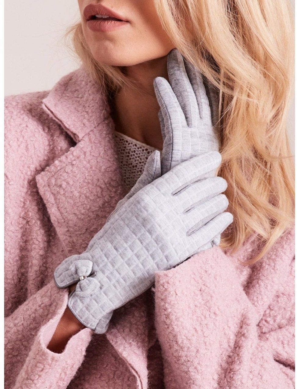 Grey checkered women's gloves