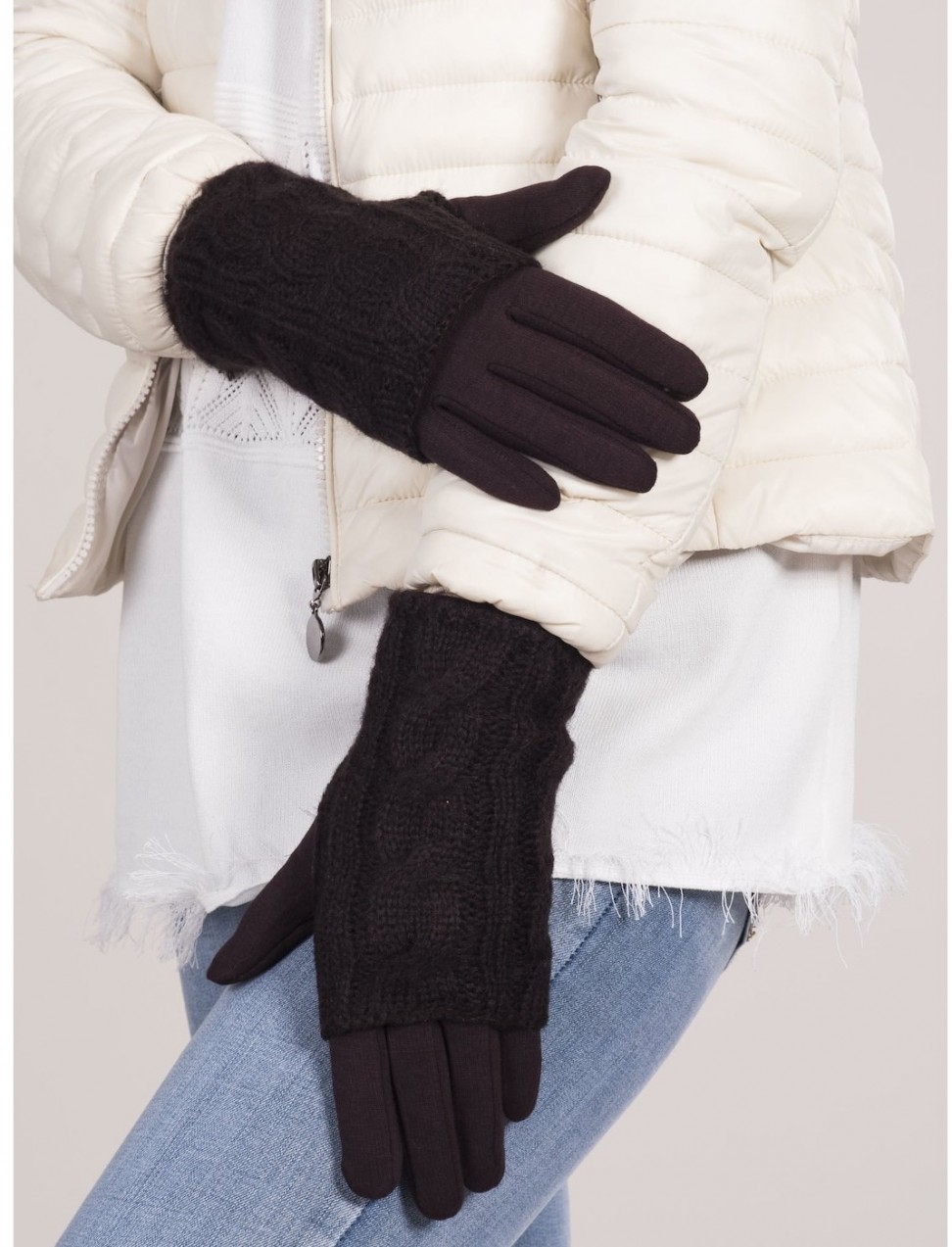 Elegant five-finger women's gloves, made of the highest quality natural leather.  <p><strong>Material composition: 100% natural leather.</strong>