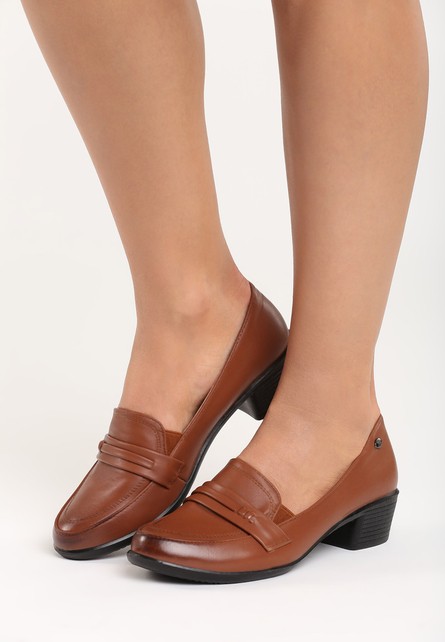 Vitoria barna magassarkú cipők