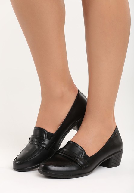 Vitoria fekete magassarkú cipők