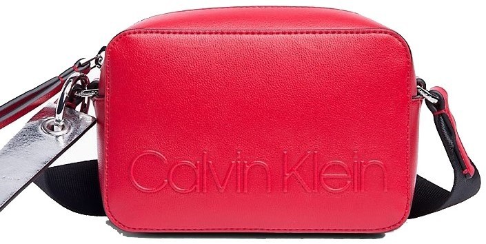 Calvin Klein piros kicsi kézitáska Edged Camera Bag Lipstick Red