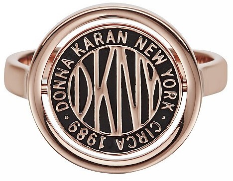 DKNY Stílusos gyűrű márkalogóval Token 5520040 58 mm