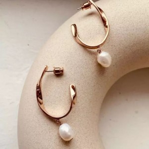 Skagen Luxus acél fülbevalók valódi gyöngyökkel Agnethe SKJ1396040 galéria