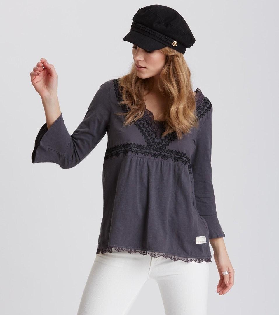 Ing Odd Molly Lace Vibration Blouse