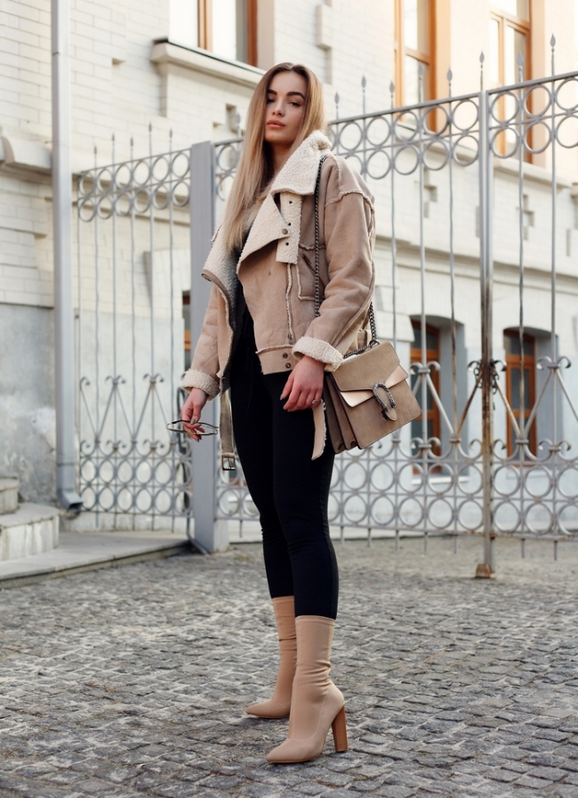 Bézs átmeneti outfit